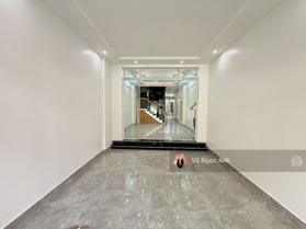 Bán nhà Đông An 4 tầng thang máy sân cổng riêng