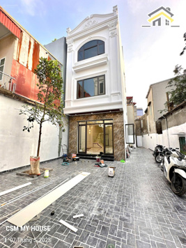 Phố Lê Lợi - Sân cổng siêu đẹp - Thoáng mát an ninh