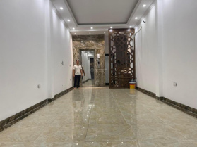 Siêu hot nhà mới 5 tầng thang máy ngay phố Nguyễn Chí Thanh, DT 42M ngõ thông cách ô tô tránh 15m