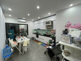 Tầng 1+2+3, Tập thể Khương Thượng, trước nhà ô tô tránh, sân để xe, 160 m2