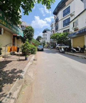 Đồng Cổ 46m2 x mặt tiền 4.6M - Khu phân lô quân đội - Nhà 2 thoáng - Cách ô tô dừng đỗ 20M.