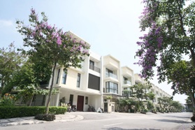 BIỆT THỰ TRẮNG BÊN BỞ ĐẠI DƯƠNG - MẶT TIỀN BIỂN