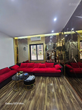 Tôi chính chủ bán nhà ngõ 99 Nguyễn Chí Thanh, ô tô tránh, đỗ trong nhà, có gara, 6 tầng, 10 PN