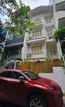 Cho thuê nhà có sân to ở Trường chinh 126m2 x 3 tầng ở, làm VP, café sân vườn