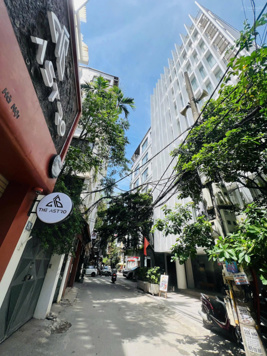 Bán toà nhà 7 tầng, lô góc 3 mặt thoáng ô tô tránh phố Đào Tấn, Ba Đình. Dòng tiền 500tr/ tháng