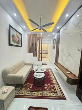 Bán nhà Đội Cấn, Ba Đình, 42m2x5 tầng, ngõ nông sát phố, 8.9 tỷ thương lượng