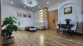 Cần bán gấp căn hộ toà Hacisco Nguyễn Chí Thanh. DT 113,5m2 3PN 2WC full nội thất. Giá 6,6 tỷ TL