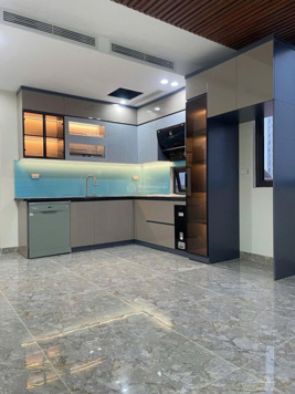 Bán nhà Ng.Văn Cừ - Long Biên, cầu CD 300m, Mới đét, lô góc, oto tránh , thg máy, full nthất, KD.