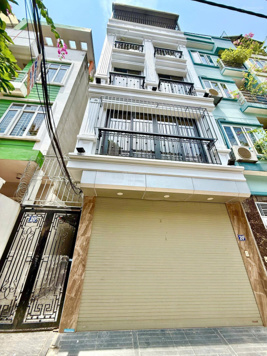 Chính chủ bán nhà trung tâm Bồ Đề, ô tô bán tải ngủ trong nhà