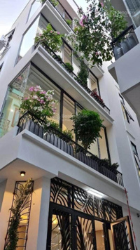 Hiếm, phố Đội Cấn, 46m2x 6tầng thang máy, dân xây đẹp đủ GPXD, ngõ thông, giá 10.8 tỷ có đàm phán