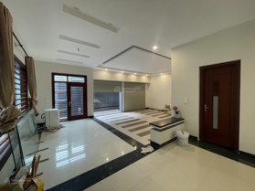 Cho thuê nhà Nguyễn Thị Đinh 250m2 4 tầng có sân, kinh doanh đỉnh caffe, siêu thị, mầm non, 85tr/th