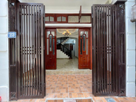 Đội Cấn 40m2 x 5 tầng - Trước nhà thoáng sáng, sân để xe - Ngõ nông, gần phố.