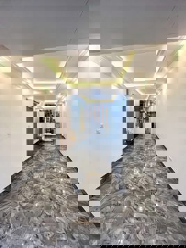 Hiếm! Phố Nguyễn Đình Thi, Tây Hồ. Mặt ngõ thông, sát mặt phố. DT 36m x 5 tầng, giá 10.9 tỷ