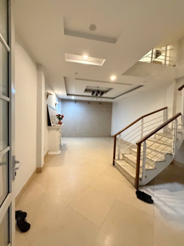 Văn Cao 60m2 x Mặt tiền 4.7M - 2 mặt thoáng - Ô chờ thang máy - Cách mặt phố 15M - Ô tô dừng đỗ