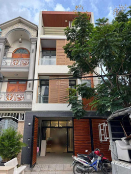 Cho thuê nhà HXH 2 mặt tiền khu K300* 5x20 * 300m2 * 4 phòng * nội thất * gara oto * LH: 0938 036 029