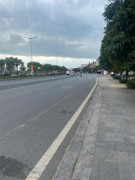 Siêu hot bán đất mặt đường QL18A Hà Khẩu, Hạ Long đối diện Hạ Long Xanh