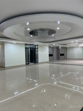 Cho thuê mặt bằng kinh doanh - vị trí đắc địa Cầu Giấy, Hà Nội