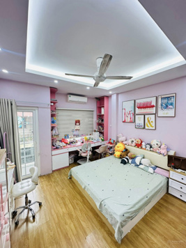 Bán nhà Giải Phóng 55m2, 5 tầng, MT 4.3m chỉ 14,95 tỷ ngõ thông trải nhựa, ô tô vào nhà.