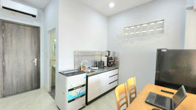 Căn hộ 1P ngủ, 1P bếp, ban công & 3 cửa sổ lớn, 60m2, máy giặt riêng