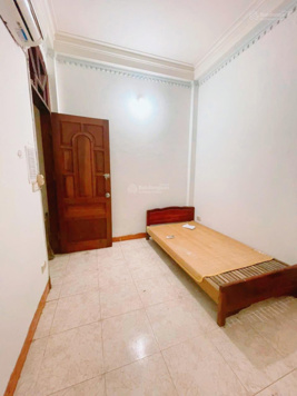 Khép kín, giá 2,6tr, 30m2, 914 Trương Định