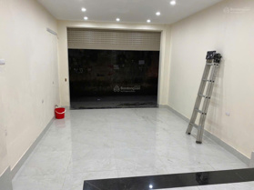 Cần tiền bán gấp ngõ 245 Định Công, HM, 5 tầng,VP cty/KD, DT 51m2, ngõ oto, nở hậu. Giá chỉ 11.7 tỷ