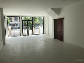 Cho thuê biệt thự Dương Nội 200m2 hoàn thiện đẹp, đường 27m trục chính kinh doanh sầm uất - 30tr