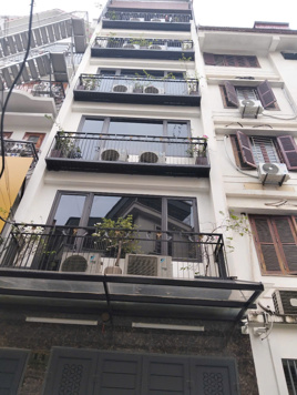 Bán Nhà Phố Hoàng Cầu 62m2 x 5 Tầng MT 4m  Thang Máy Ô Tô TRánh 27.9 Tỷ Q.Đống
