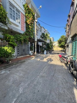 Lô đất sát biển Mỹ Khê 300m2 nở hậu. Giá chỉ hơn 60tr/m2