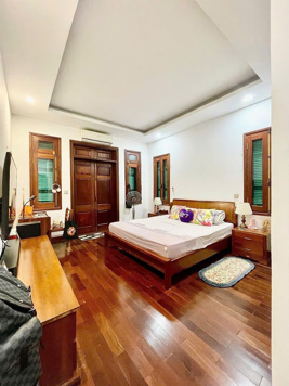 Bán nhà riêng Lạc Long Quân, Cầu Giấy 48m2*5T, MT4.8m, Nhà đẹp ở ngay, gần ô tô, 2 thoáng