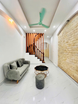 Nhà Lô Góc Hồ Tây Lộng Gió 38m2 x Mặt Tiền 3.6m – Dân Xây – Full Đồ – Chỉ Vài Bước Ra Phố