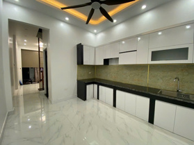 BÁN NHÀ CỔ NHUẾ- NHÀ MỚI ĐÉT - 40m2-5 TẦNG - THANG MÁY - 2 THOÁNG -Ô TÔ GẦN