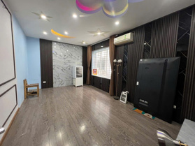 Bán nhà phố Dịch Vọng, ngõ oto, lô góc, 75m2 giá 20,5 tỷ