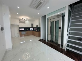 Hiếm, phân lô Hoàng Quốc Việt 63m x 7T, TM, gara, ô tô tránh, 2 mặt thoáng, full NT 25,2ty