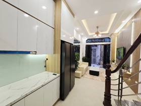 Bán nhà đẹp Khúc Thừa Dụ 30m² x 5T – Ngõ thông, gần phố, ô tô gần, full NT – 7,95 tỷ