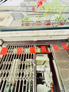 Bán Nhà Tây Hồ: 5 tầngx41m², Nội Thất Gỗ Lim Nhập Khẩu. 5m Oto Dừng Đỗ Ngày Đêm. 9.7 tỷ