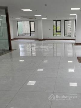 Cần cho thuê 230m2 sàn tầng 3 mặt tiền 8m, thang máy, trung tâm quận đống đa . Giá thoả thuận.