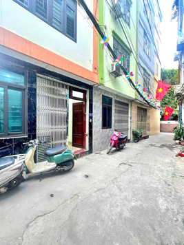 Trần Cung Hoàng Quốc Việt, ảnh thực tế, trước cửa 3m, xe đỗ thoải mái. Nhà 5 tầng - 35m2