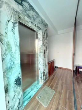 Bán nhà Vũ Tông Phan ô tô đỗ cửa, 7 tầng thang máy, lô góc, ngõ nông, gần phố, nhà đẹp ở luôn