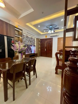 BÁN NHÀ ĐƯỜNG NGUYỄN KHÁNH TOÀN: 45M2 6 TẦNG THANG MÁY – DÂN XÂY – FULL NT – ÔTÔ ĐỖ CỔNG