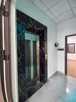 Bán nhà phố Hoàng Sâm, DT 82m2, 6T thang máy, ngõ oto 21 tỷ