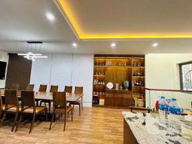 Bán Nhà Mặt Phố Trương Định. Hoàng Mai. Ô Tô. DT 124m2. MT 5,5m. 5 Tầng. Giá 41,8 Tỷ.