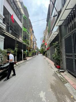 Bán Nhà Giải Phóng. Thanh Xuân. 5 Tầng Thang Máy. Ô Tô. DT 57m2. MT 5,6m. Giá 26,4 Tỷ