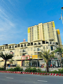 Bán nhà phố Bcons City, xd 4 tầng, mặt tiền đường Thống Nhất, Dĩ An, sổ hồng riêng, 8,8 tỷ
