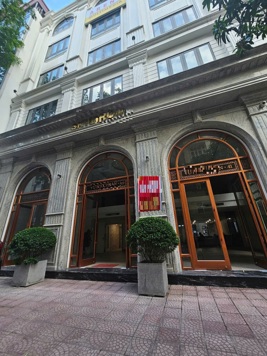 Cho thuê biệt thự ở Quảng An 300m2 x 2 tầng, MT 15m làm café, Showroom, VP