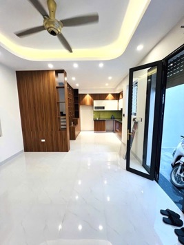 Nhà Phân Lô Phố Lạc Long Quân 37m x 5T, Ngõ Nông, Ô Tô gần, Nt Đẹp 8,5 Tỷ