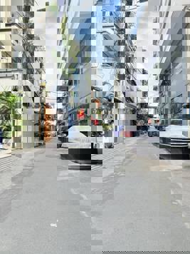 Hẻm nhựa 10m, 86m2 TÀI LỘC, kết cấu 5 tấm, có thang máy, giếng trời, View sân thượng ngắm TP