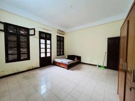 Bán Nhà Nguyên Hồng. Đống Đa. Ô Tô. DT 66m2. MT 5,6m. 4 Tầng. Giá 26,4 Tỷ. 