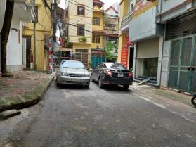 Bán nhà phố Chùa Láng - Đống Đa - 43m2, 5 tầng chắc chắn - 5m ra ô tô - 10 tỷ