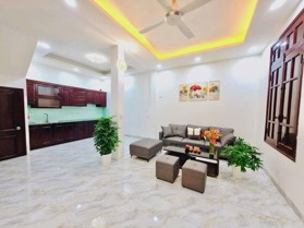 Nhà Đẹp Nguyễn Hoàng  42m x 5T, Ngõ Thông, Ô Tô, KD Đỉnh, Full NT 9,5 Tỷ