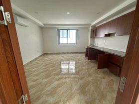 cho thuê tầng 5,  110m2 , 2 phòng lớn ,sân thượng rộng rải